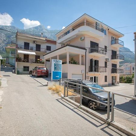 Apartments L&M Макарска Екстериор снимка