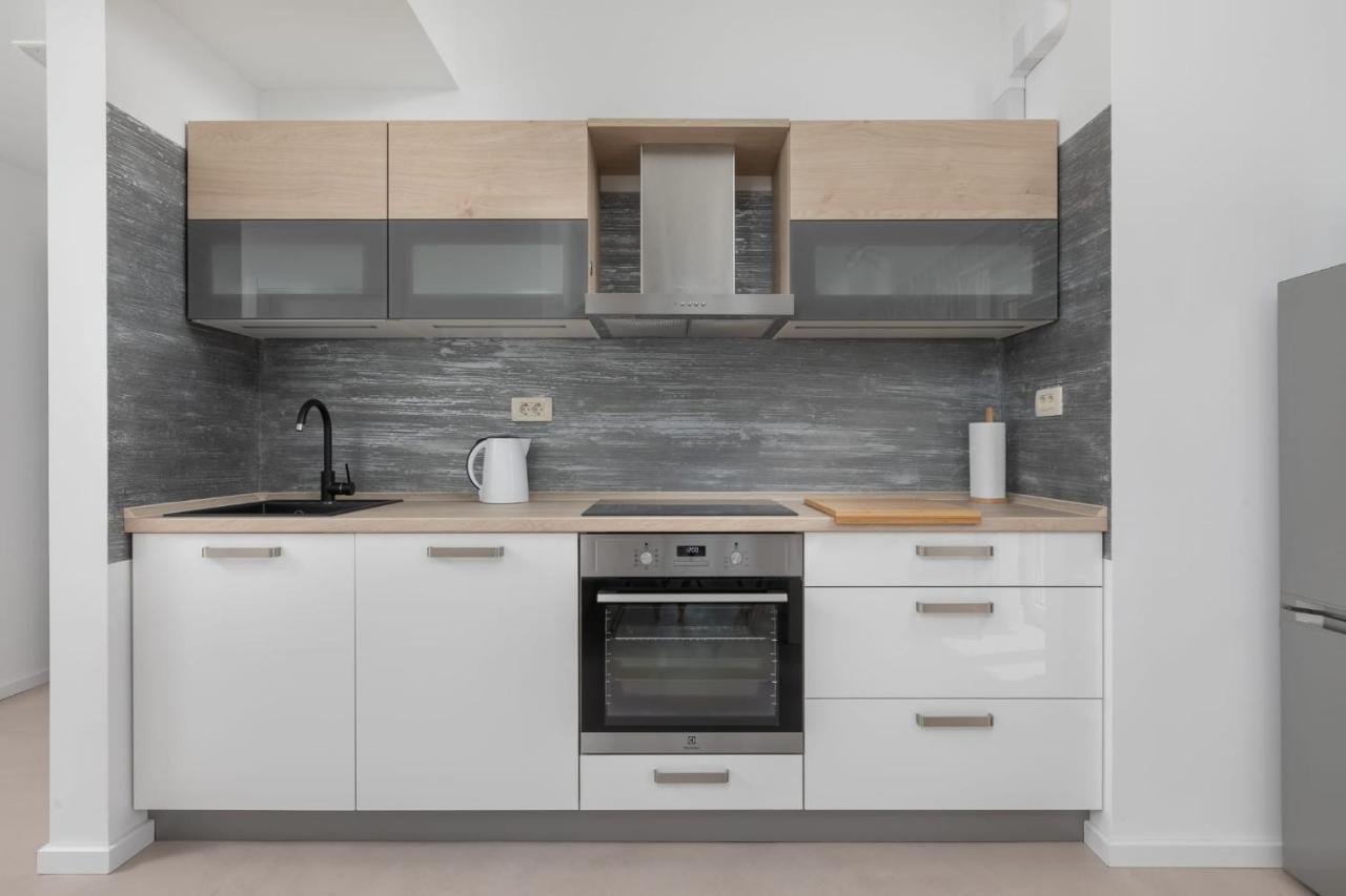 Apartments L&M Макарска Екстериор снимка